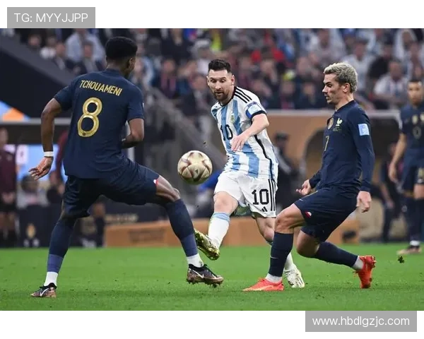 中国足球明星的身影与国家形象的完美结合展现了独特的文化魅力与体育精神